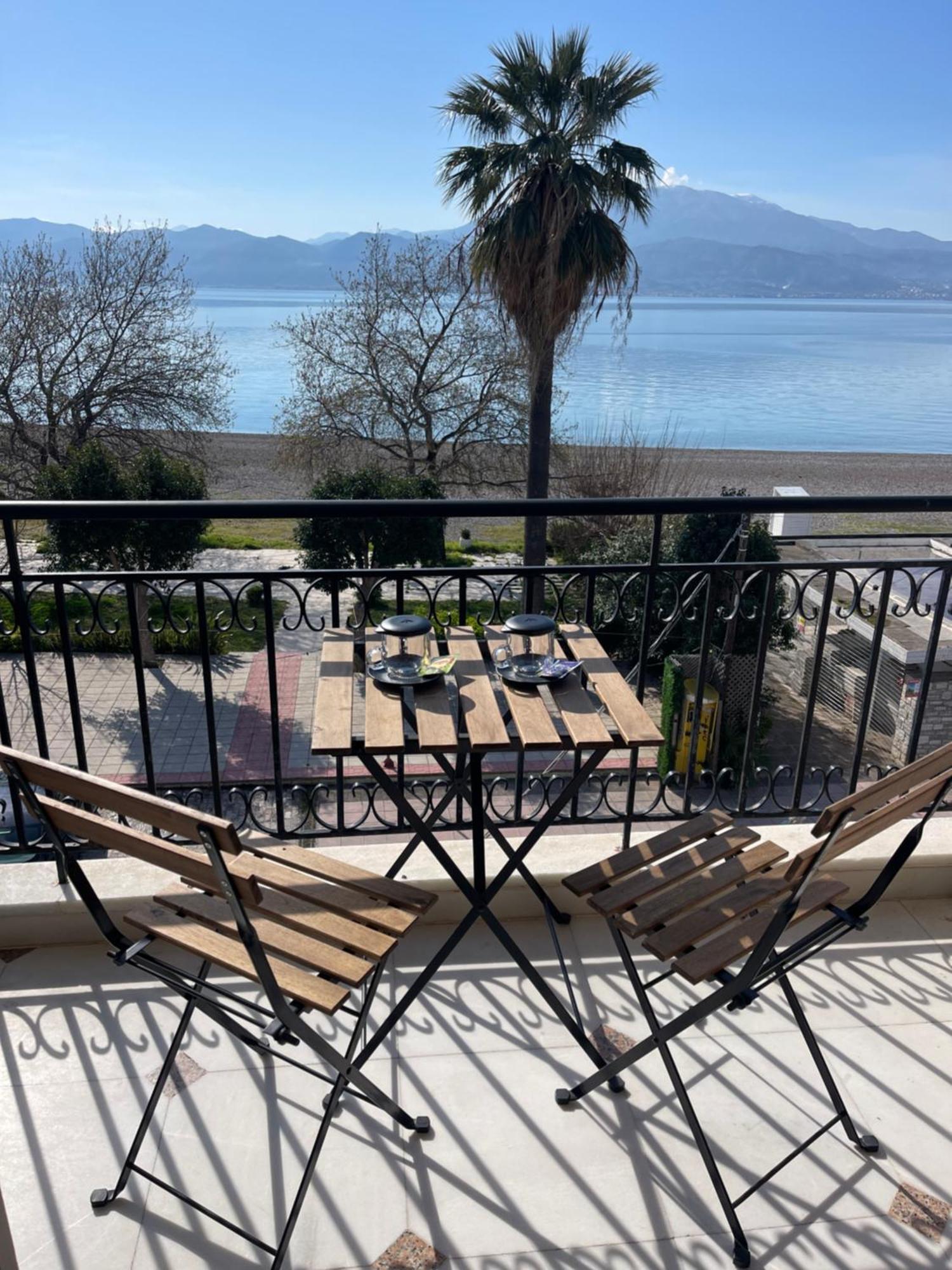 Regina Hotel Nafpaktos Exterior photo